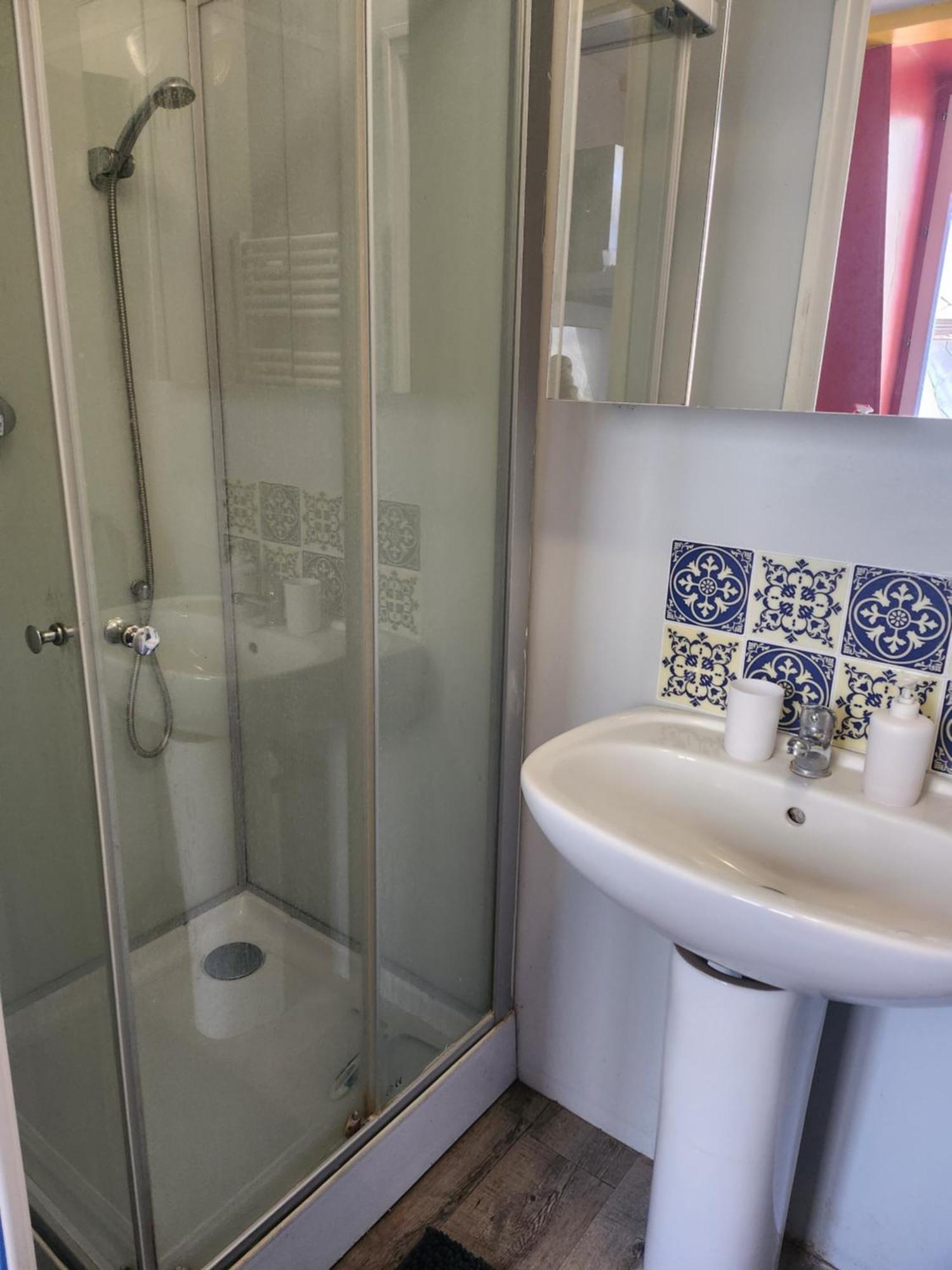 Appartement Atypique - 2 Chambres - Rue Calme Dans Centre Ville Sedan Dış mekan fotoğraf